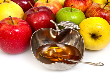 honey with apple for Rosh Hashana – jewish new year