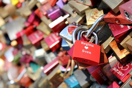 Liebesschl&ouml;sser an der Hohenzollernbr&uuml;cke in K&ouml;ln