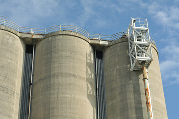 Concrete cooling towers