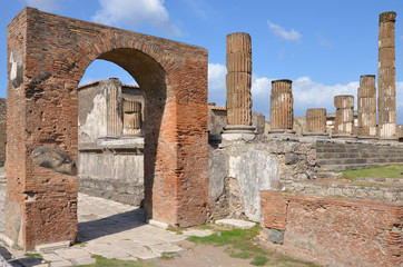 Arch of Augustus and Temple of Jupiter, Pompeii