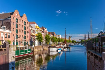 Photo sur Aluminium Rotterdam Maisons médiévales le long d& 39 un canal à Delfshaven, Pays-Bas