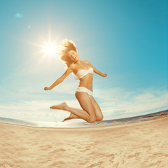 Naklejka premium Woman on the beach. Young girl on the sand by sea.