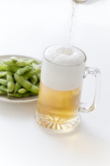 ビール　枝豆　注ぐ