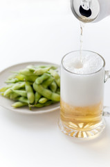 ビール　枝豆　注ぐ