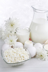 Obraz na płótnie Canvas Tasty dairy products on table, close up
