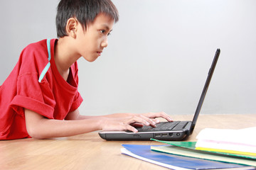 kid using laptop