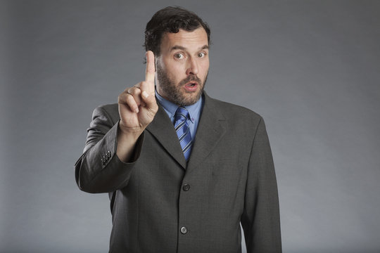 Gesch&auml;ftsmann mit warnender Zeigefinger 