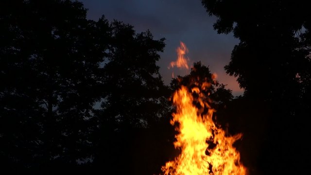 Campfire - high flames - with remaining sky