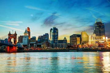 Selbstklebende Fototapeten Cincinnati downtown overview © andreykr