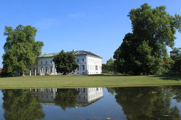 Fototapeta na wymiar Blick auf Schloss Neuhardenberg