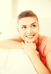 Obraz premium smiling woman lying on the couch