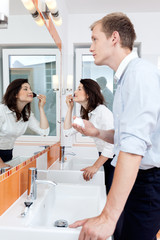 Obraz premium Busy couple in a bathroom