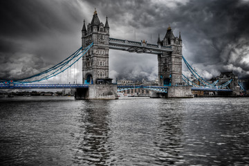 Fototapeta na wymiar Tower Bridge Storm Day