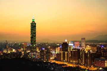 Fototapeta na wymiar Taipei, Taiwan evening skyline