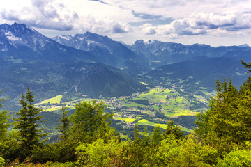 Fototapeta na wymiar Gebirge und Tal