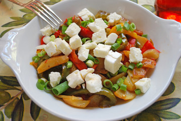 Gemüsepfanne mit Fetakäse