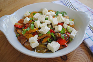 griechische gemüsepfanne mit fetakäse