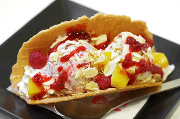 vanilla icecream and strawberry