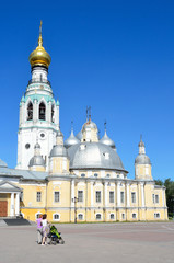 Fototapeta na wymiar Вологодский кремль, Воскресенский собор и колокольня