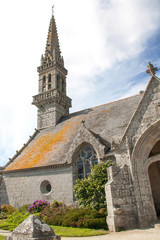 Fototapeta na wymiar Eglise Saint Cadoan à Poullan sur Mer, Finistère, Bretagne