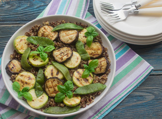 quinoa salad with grilled vegetables