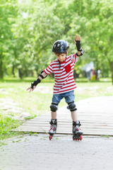 Fototapeta na wymiar boy trains rollerblading in the Park
