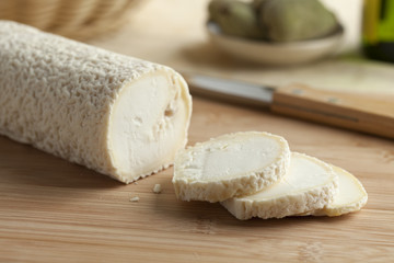 Fresh caprifeuille cheese