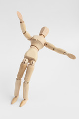 デッサン人形　倒れる