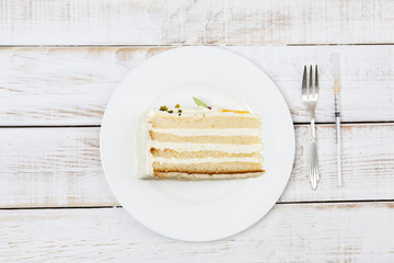 Tortenstück mit Insulinspritze, Diabetes, Hyperglykämie