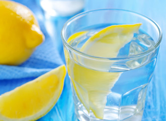 water with lemons