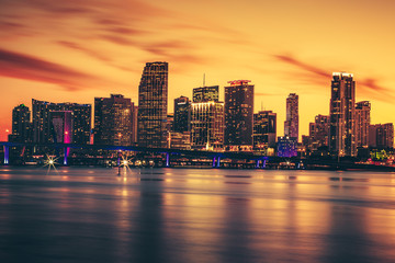Obraz premium Miasto Miami o zachodzie słońca