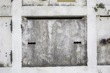 Niche opening