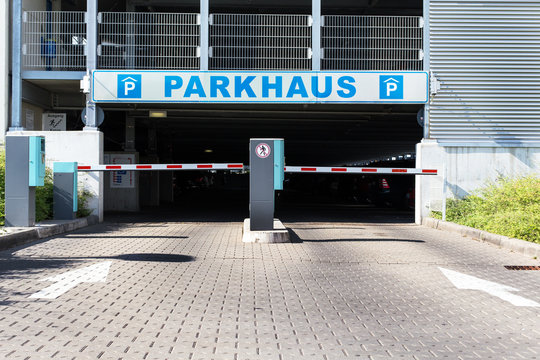 Parkhaus - Eingang