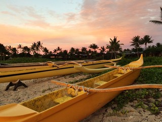 boats in sunset on the beach in Hawaii, 4 seasons