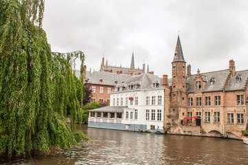 Fototapeta na wymiar Canals and brick houses of Bruges in Belgium Flanders
