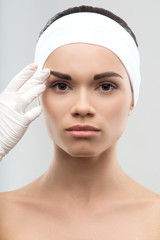 Measuring the correct proportion of eyebrows. Plastic surgery co