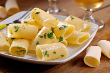 paccheri con olio di oliva e prezzemolo