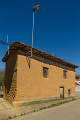Fototapeta na wymiar Casa Antigua de Adobe en Aldea