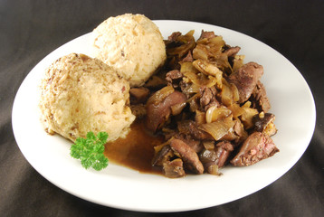 Flambierte Hähnchenlebern mit Shiitakepilze und Speckknödel