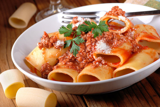 paccheri napoletani al rag&ugrave; di carne