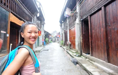 Fototapete Rund woman tourist at xingping ancient town in guilin ,china  © lzf