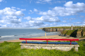Obraz na płótnie Canvas Ballybunion bench beach and castle view