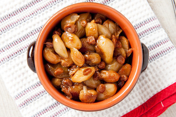 Cipolline glassate in agrodolce nel coccio