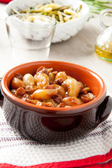 Cipolline glassate in agrodolce nel coccio
