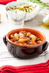 Cipolline glassate in agrodolce nel coccio