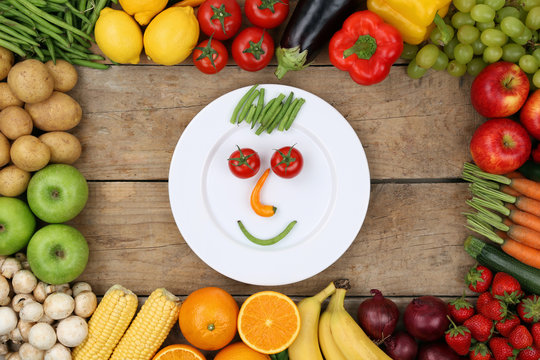 Gesunde Ernährung Gesicht aus Gemüse auf Teller