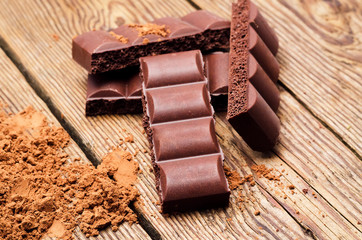 chocolate and the scattered cocoa