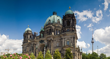 Berliner Dom & Fernsehturm television tower © travelwitness