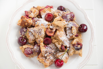 Kaiserschmarrn mit gemischten Früchten