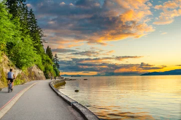 Foto op Aluminium Sunset over The Seawall of Vancouver with cyclist in motion © alpegor